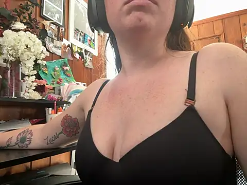 Lil Mama17 online show from April 16, 4:39 pm