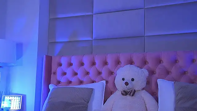 Snapshot of AmyraMoon chatting on October 11, 4:06 am AmyraMoon online show from October 11, 4:06 am