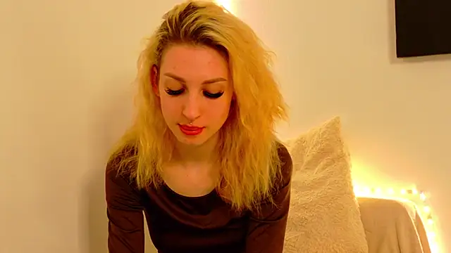 Sia a online show from March 5, 7:26 am