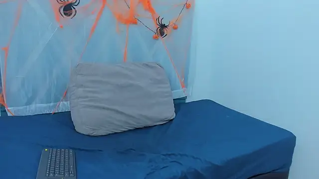 chloejhonson online show from October 21, 11:36 am