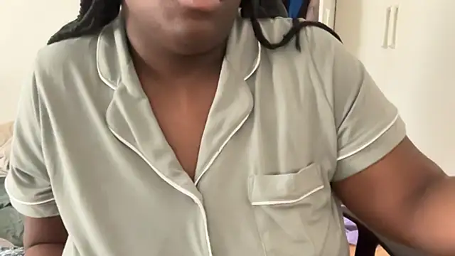 nanaisbackk online show from April 5, 12:37 pm