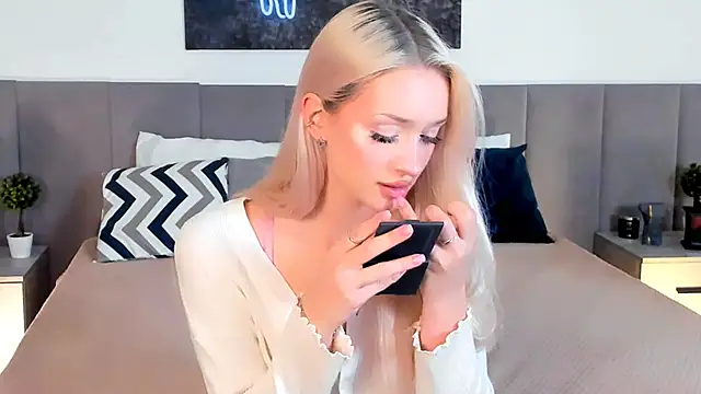 SugarWhisper online show from November 4, 4:23 pm