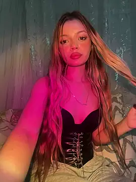  Siennaaa  online show from April 10, 7:31 pm