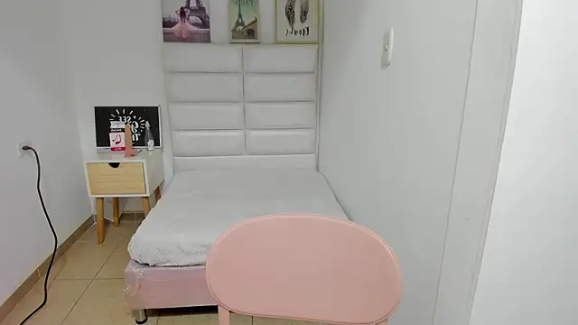 amyalvarez online show from February 15, 3:22 pm