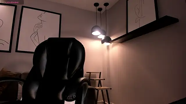 EmilyJohnsonX1 online show from November 18, 2:56 am