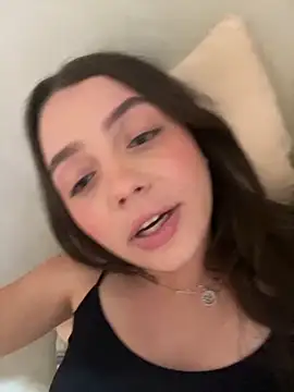 Snapshot of luiza_barcelos chatting on October 10, 6:13 pm luiza barcelos online show from October 10, 6:13 pm
