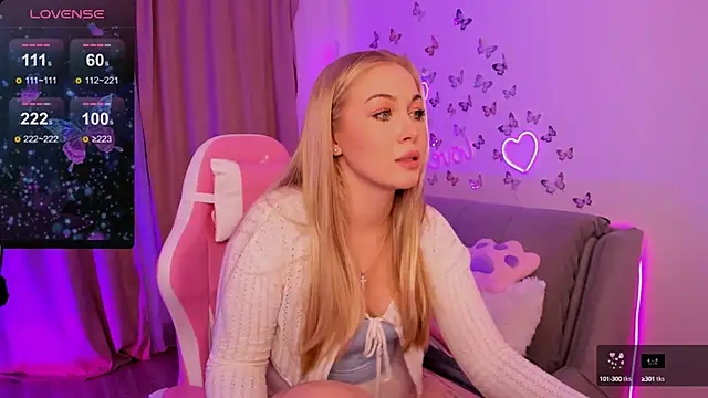 Snapshot of AudreyMeow chatting on October 16, 4:42 pm AudreyMeow online show from October 16, 4:42 pm