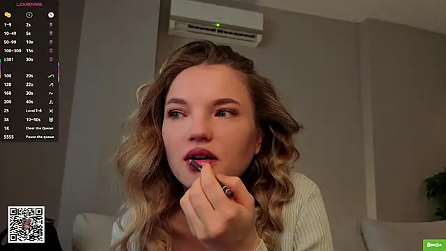 JulieLupo online show from January 18, 6:10 am