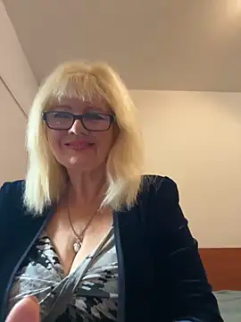 BoloshkaBlonda online show from October 27, 5:30 pm