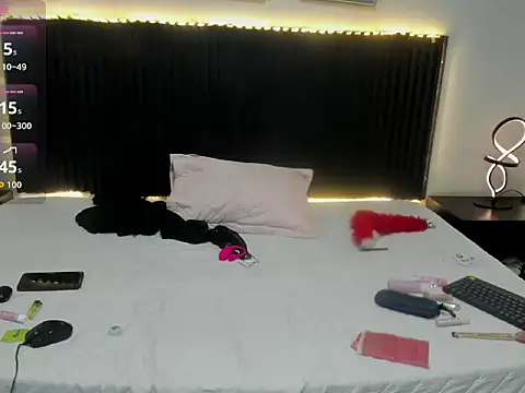 Julieta Slav3 online show from February 5, 8:01 pm