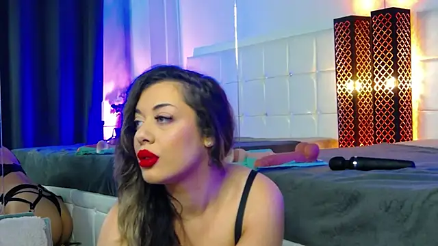 BellaDavey online show from October 13, 7:49 pm