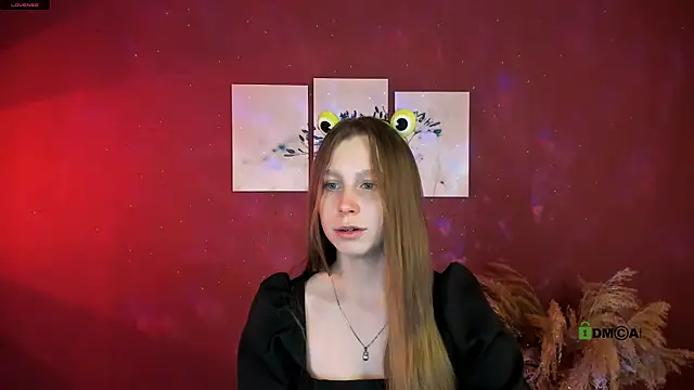 esme moore  online show from October 11, 10:20 am