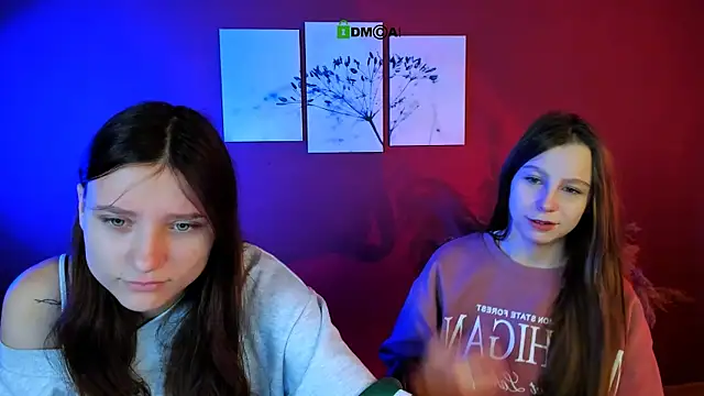 esme moore  online show from October 17, 8:28 am