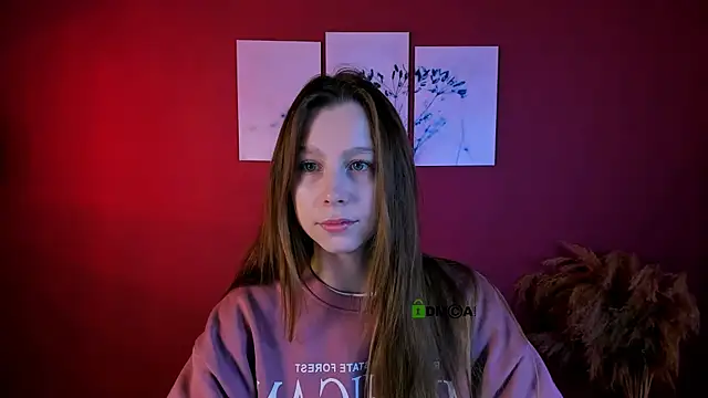 esme moore  online show from November 18, 8:59 am