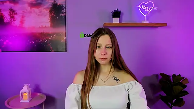 esme moore  online show from October 7, 9:46 am