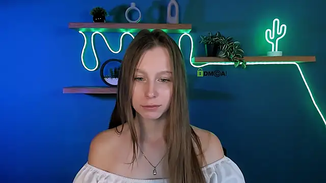 esme moore  online show from October 9, 10:08 am