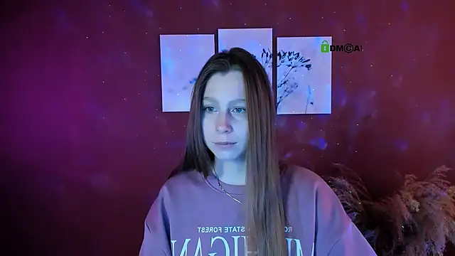 esme moore  online show from October 14, 8:39 am