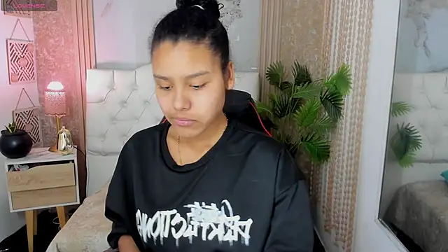 AriaVega online show from March 30, 1:00 pm