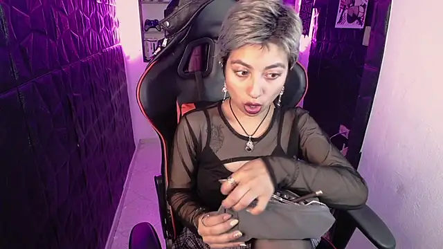 lunarichy22 online show from February 13, 8:43 pm