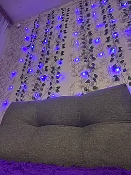 Kisa-Lisa  online show from November 20, 7:59 pm