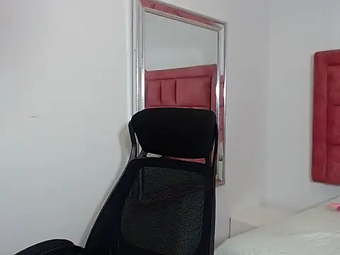 sweetsubmisaxox online show from October 29, 9:06 pm