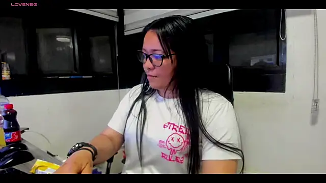 Xander Taylor  online show from December 4, 5:32 am