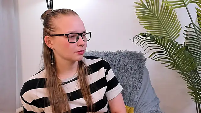 Snapshot of NohemiGilsdorf chatting on October 4, 8:31 am NohemiGilsdorf online show from October 4, 8:31 am