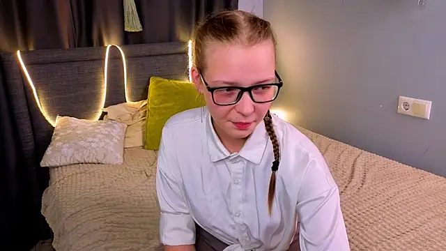 Snapshot of NohemiGilsdorf chatting on October 19, 9:28 pm NohemiGilsdorf online show from October 19, 9:28 pm
