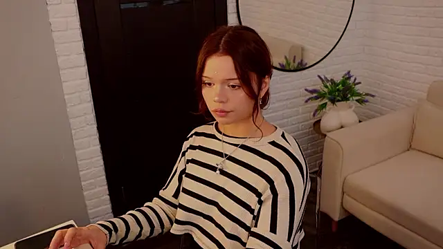 Snapshot of Sarah_babyyy chatting on October 6, 10:54 am Sarah babyyy online show from October 6, 10:54 am