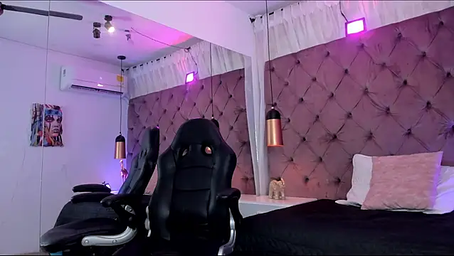 Snapshot of Rose_monroee chatting on October 10, 8:03 pm Rose monroee online show from October 10, 8:03 pm