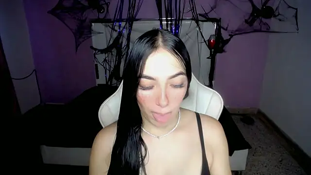 cielooo  online show from November 1, 8:35 pm