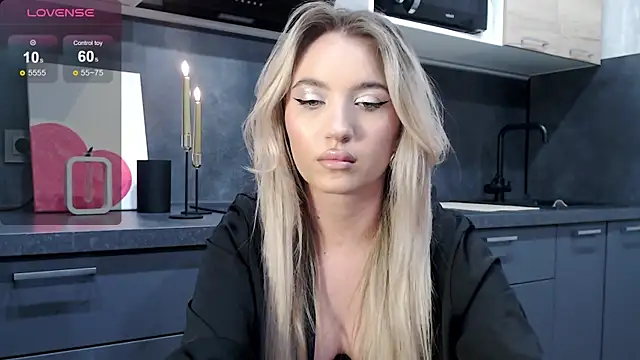 Snapshot of Luna_glamy chatting on October 18, 8:54 pm Luna glamy online show from October 18, 8:54 pm