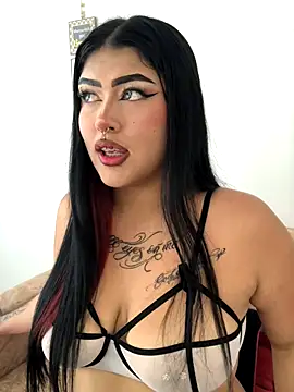 hollycute   online show from December 17, 7:18 pm