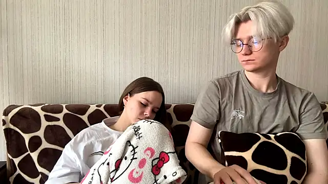 EhtelBiondi online show from April 21, 8:54 am