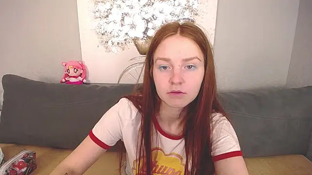 Snapshot of Evarey_ chatting on October 14, 4:59 am Evarey online show from October 14, 4:59 am