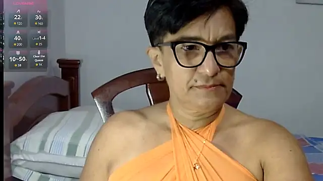 LunaLUVX online show from October 20, 6:00 pm