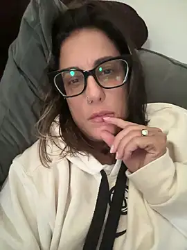 IvyBelle MilfUK online show from October 10, 4:34 pm