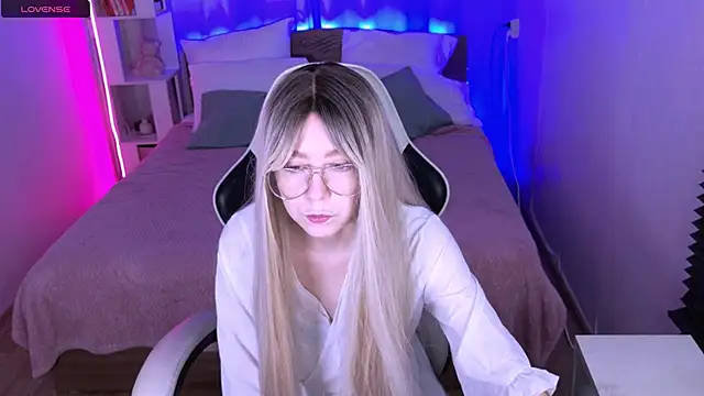 sofiisun online show from October 21, 2:37 am