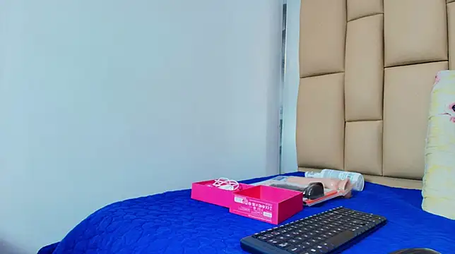 hannah teehn online show from November 19, 7:14 pm