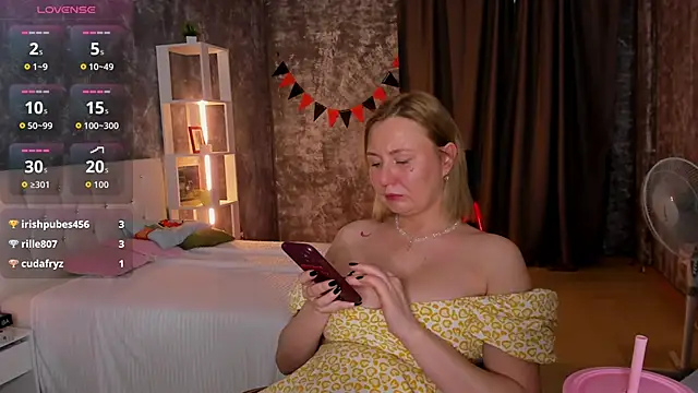 scent  of woman online show from November 30, 5:33 am