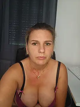 sweetgirl32 online show from October 10, 9:03 am