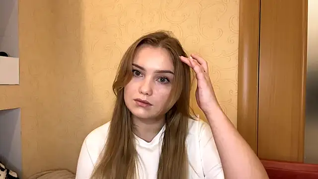 WillowSturiaIe online show from October 20, 1:14 pm