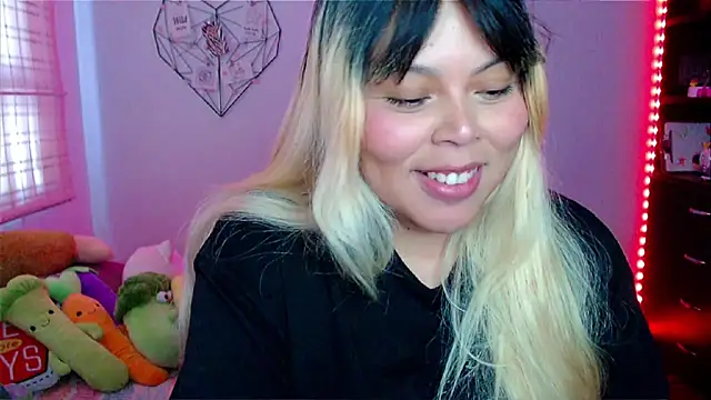 EllieMoonX online show from December 3, 9:39 pm