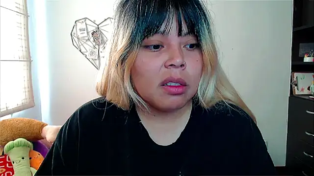 EllieMoonX online show from December 19, 1:03 pm