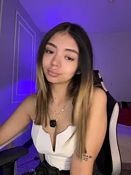 HoneyMollyX online show from April 21, 1:07 pm