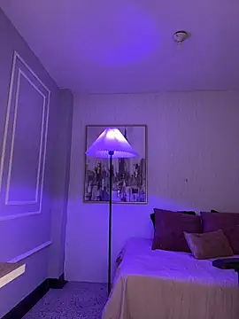 HoneyMollyX online show from March 19, 2:10 pm