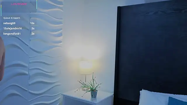 baby naomy online show from November 9, 2:46 pm