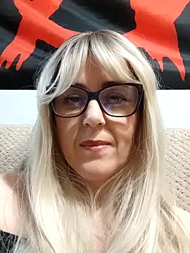 Amelialove42 online show from December 15, 8:25 pm