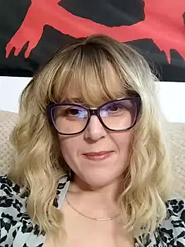 Amelialove42 online show from February 13, 8:10 pm