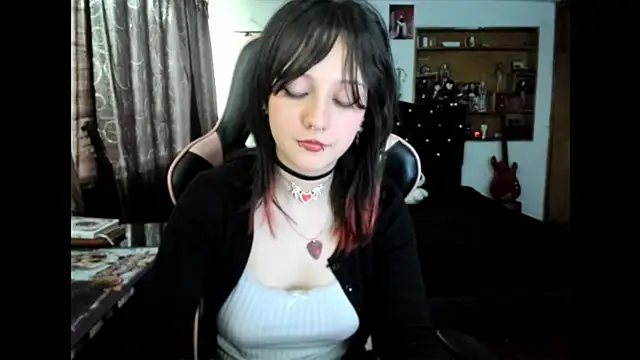 Maki Zein  online show from October 30, 8:21 pm